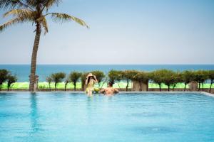 Bazén v ubytování Tam Thanh Beach Resort & Spa nebo v jeho okolí