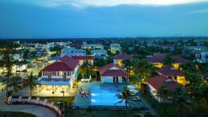 Bazén v ubytování Tam Thanh Beach Resort & Spa nebo v jeho okolí