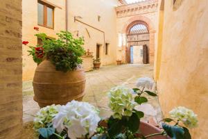 Fotografie z fotogalerie ubytování Borgo Colognola - Dimora Storica v destinaci Cenerente