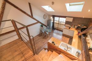 an overhead view of a kitchen and a living room at Superbe appartement esprit chalet in Barcelonnette