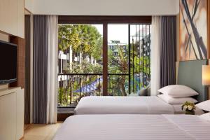 Courtyard by Marriott Bali Seminyak Resort客房内的一张或多张床位