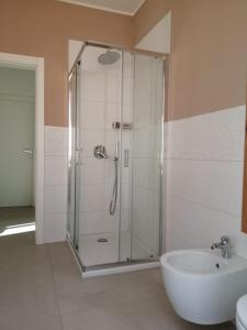 a bathroom with a shower and a sink at Maresol apartment in Carrara +18 photos