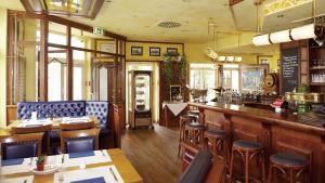 Lounge nebo bar v ubytování Hotel zur Post - ein Rovell Hotel