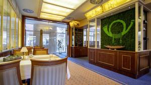 Posezení v ubytování Hotel zur Post - ein Rovell Hotel