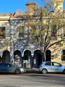 Mynd úr myndasafni af Victorian Terrace in the heart of it all! í Melbourne