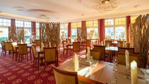 Restaurace v ubytování Hotel zur Post - ein Rovell Hotel