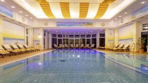 Bazén v ubytování Hotel zur Post - ein Rovell Hotel nebo v jeho okolí