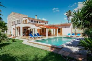 a villa with a swimming pool and a house at Casa rural, finca rústica con piscina Cas Padrins de Campos, Mallorca in Campos