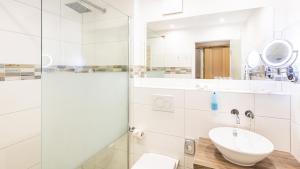Koupelna v ubytování Hotel zur Post - ein Rovell Hotel