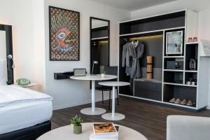 Postel nebo postele na pokoji v ubytování INNSiDE by Meliá Leipzig