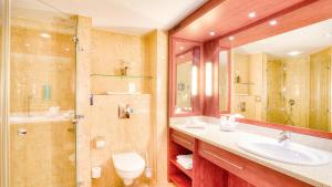 Koupelna v ubytování Hotel zur Post - ein Rovell Hotel