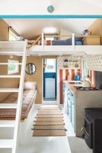 a small kitchen with bunk beds in a tiny house at Fleur de Grog - Shepherds Hut in Bodmin