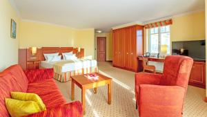 Postel nebo postele na pokoji v ubytování Hotel zur Post - ein Rovell Hotel