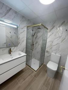 a bathroom with a shower and a toilet and a sink at Adosado Vinaròs in Vinarós