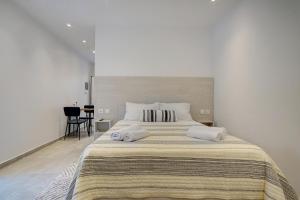 Llit o llits en una habitació de Calypso Apt. Mandouki, Corfu