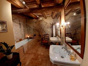 Kúpeľňa v ubytovaní La Vita Dolce, Luberon