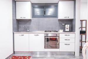 Kuchnia lub aneks kuchenny w obiekcie Centro Storico Luxury Suites - affittacamere guesthouse in historical center Toledo station