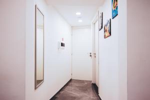 Zdjęcie z galerii obiektu Centro Storico Luxury Suites - affittacamere guesthouse in historical center Toledo station w mieście Neapol