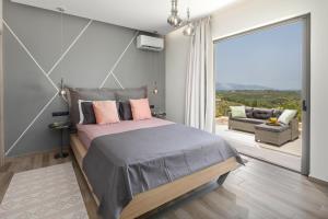 Postel nebo postele na pokoji v ubytování Villa Tolena + 62 fotografií