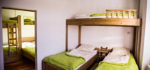Ліжко або ліжка в номері Hostel Mladinski center Šmartno ob Paki