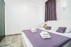 Postel nebo postele na pokoji v ubytování Smart Hotel Rooms near metro 24/7