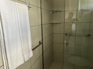 Ap Cozy Calhau prox PRAIA的一间浴室