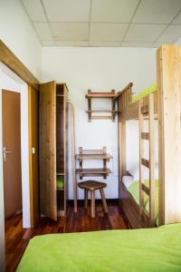 Ліжко або ліжка в номері Hostel Mladinski center Šmartno ob Paki