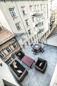 an overhead view of a patio with chairs and a table at Paulay free parking design 51 apartman with terazze in Budapest