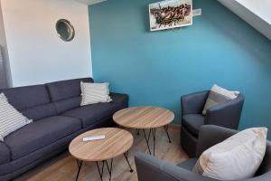 Photo de la galerie de l'établissement Loft - duplex les pieds dans l'eau vue mer, à Saint-Vaast-la-Hougue