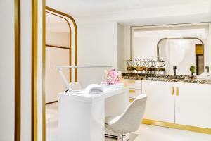 Foto da galeria de Carlton Cannes, a Regent Hotel em Cannes
