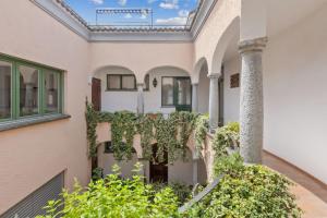 a house with ivy on the side of it at Ascona: Nostrana Apt. 3 in Ascona