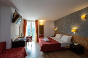 TV a/nebo společenská místnost v ubytování Albergo Cavallino Bianco