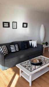 Posezení v ubytování Appart Cosy vue piscine, wifi, à 500 m plage