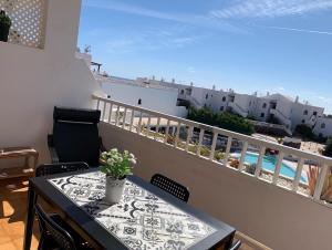 Balkón nebo terasa v ubytování Appart Cosy vue piscine, wifi, à 500 m plage