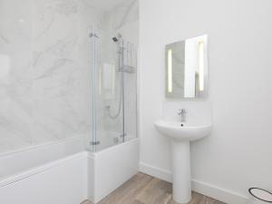 Et badeværelse på Samphire + 27 billeder