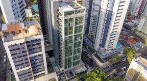 an overhead view of a city with tall buildings at BOA VIAGEM - FLAT ROOFTOP ALTO PADRÃO in Recife