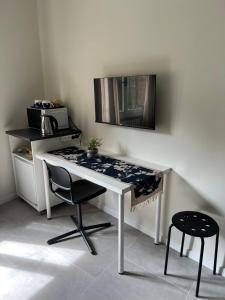 TV a/nebo společenská místnost v ubytování Guesthouse Margherita di Parma