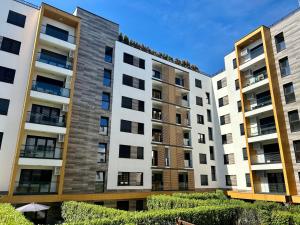 una imagen de tres edificios de apartamentos en Apartment SUN CITY 1, en Belgrado