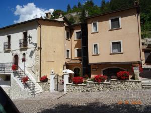 a building with flowers in front of it at Villa Celeste in Rocca Pia