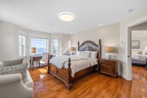 a bedroom with a bed and a desk and a couch at Harbour View Haven in Stratford