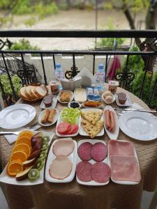 Makanan di atau berdekatan hotel