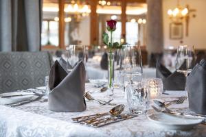 a table with a white table cloth with a rose on it at Alpenjuwel Jäger in Tux