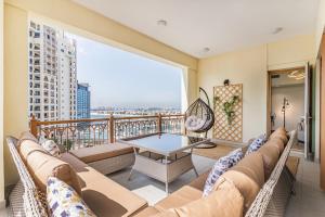 Posezení v ubytování Marina Residences 2BR: Seaside in Palm Jumeirah