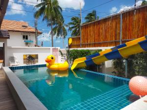 a pool with a slide in a house at เดอะเบสท์ พูลวิลล่า ขนอม in Ban Tha Chan