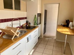 Kuchyň nebo kuchyňský kout v ubytování bel appartement lumineux 6 personnes