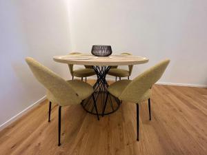 a table with chairs and a bowl on top of it at Redi Home in Bari