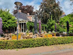 En have udenfor The Explorer's Hostel