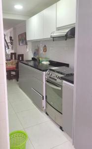 a kitchen with a stove and a counter top at Casa Amoblada en Conjunto Cerrado in Villavicencio