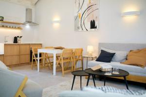 Ein Sitzbereich in der Unterkunft Modern Stone House, luxury suites in Dubrovnik Old Town