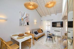 TV/Unterhaltungsangebot in der Unterkunft Modern Stone House, luxury suites in Dubrovnik Old Town